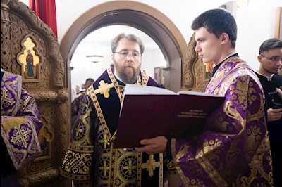 Митрополит Игнатий совершил Великое освящение Крестовоздвиженского подворья Свято-Алексиевского женского монастыря г. Саратова и Божественную литургию в новоосвященном храме