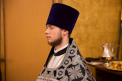 Митрополит Игнатий совершил ночную Литургию Преждеосвященных Даров в крестовом храме священномученика Гермогена, епископа Тобольского (Саратовского и Царицынского)