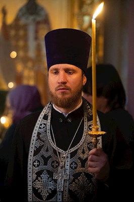 Митрополит Игнатий совершил великое повечерие с чтением Великого покаянного канона преподобного Андрея Критского в Свято-Троицком кафедральном соборе г. Саратова