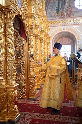 Митрополит Игнатий совершил Божественную литургию в Свято-Троицком кафедральном соборе Саратова