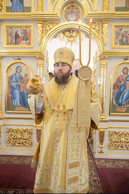 Митрополит Игнатий совершил Божественную литургию в Трехсвятительском храме г. Саратова