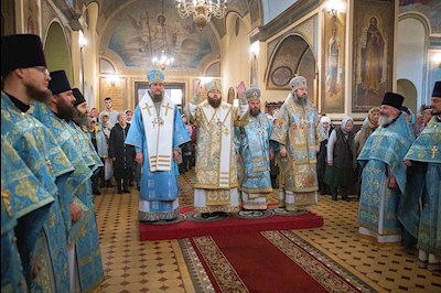 Митрополит Игнатий возглавил соборное архиерейское богослужение в Свято-Троицком кафедральном соборе г. Покровска (Энгельса)