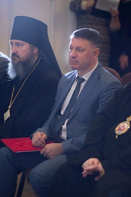 Митрополит Игнатий вручил дипломы выпускникам СПДС