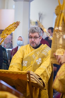 Митрополит Игнатий совершил Божественную литургию в Трехсвятительском храме г. Саратова