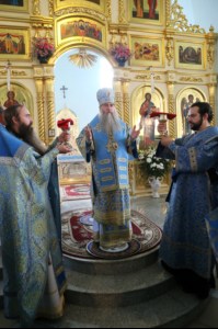 Божественная литургия в храме в честь Покрова Пресвятой Богородицы города Петровска