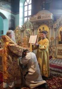 Божественная литургия в Духосошественском кафедральном соборе города Саратова