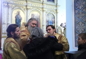 Архиепископ Элистинский и Калмыцкий Юстиниан совершил Божественную литургию в Духосошественском кафедральном соборе города Саратова