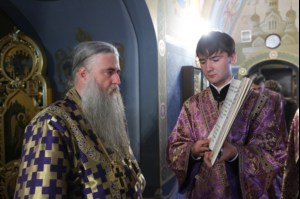 Крещальная литургия в Свято-Троицком соборе Саратова