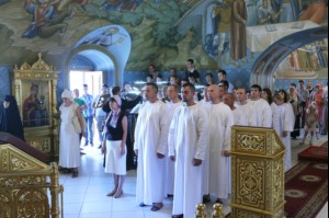 Крещальная литургия в Свято-Троицком соборе Саратова