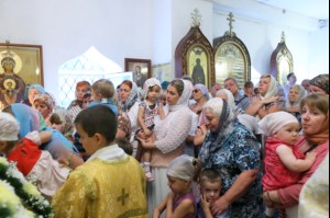 Божественная литургия в храме во имя святителя Тихона, епископа Воронежского, Задонского чудотворца, города Саратова