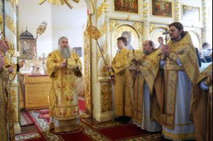 Божественная литургия на Архиерейском подворье — храме во имя преподобного Серафима Саровского г. Саратова