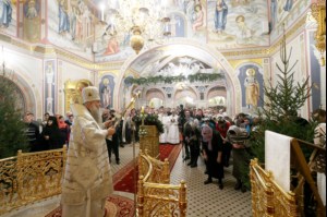 Митрополит Лонгин совершил Рождественское ночное богослужение