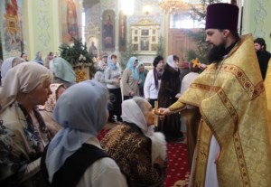 Божественная литургия в храме в честь Покрова Пресвятой Богородицы города Саратова