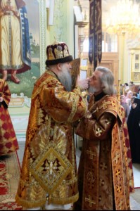В Великий Четверг Митрополит Лонгин совершил Литургию Василия Великого и Чин умовения ног