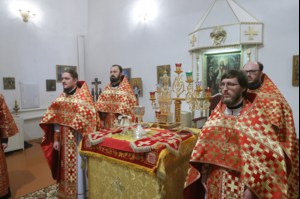 Божественная литургия в храме в честь Покрова Пресвятой Богородицы р.п. Новые Бурасы