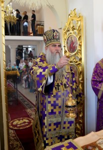 Божественная литургия в храме во имя святителей Василия Великого, Григория Богослова, Иоанна Златоуста г. Саратова