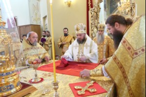 Божественная литургия и молебен у мощей святого равноапостольного князя Владимира в Покровском храме г.Саратова