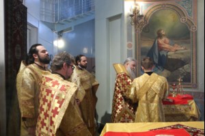 Божественная литургия в храме во имя Всех Святых, в земле Российской просиявших г. Саратова