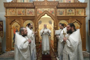 Божественная литургия и панихида в храме во имя святителя и чудотворца Николая на Елшанском кладбище г. Саратова