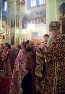 Всенощное бдение в храме в честь Покрова Пресвятой Богородицы г.Саратова