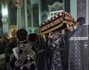Митрополит Лонгин совершил утреню с Чином погребения