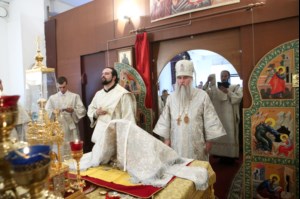 Божественная литургия в храме во имя святителя Тихона, епископа Воронежского, Задонского чудотворца г. Саратова