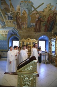 Митрополит Лонгин совершил Крещальную Литургию