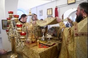 Божественная литургия в храме в честь Благовещения Пресвятой Богородицы г.Саратова