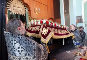 Вечерня с выносом Плащаницы Спасителя в храме в честь Сошествия Святого Духа города Саратова