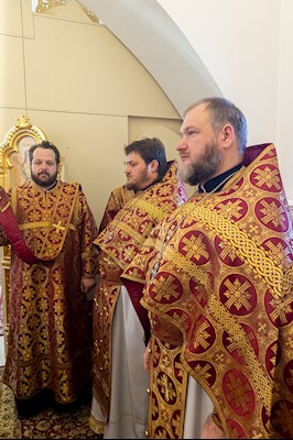 Божественная литургия в храме во имя святого благоверного князя Михаила Черниговского и боярина его Феодора на Увекском кладбище г. Саратова