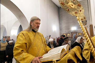 Божественная литургия в храме во имя первоверховных апостолов Петра и Павла г. Саратова