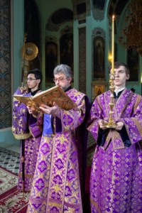Литургия Преждеосвященных Даров в храме в честь Сошествия Святого Духа г. Саратова