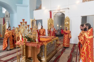 Божественная литургия в храме в честь Покрова Пресвятой Богородицы г. Петровска