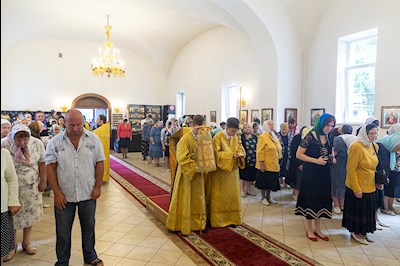 Божественная литургия в храме во имя святителя Николая Японского г. Саратова