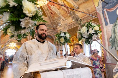 Божественная литургия в Свято-Троицком кафедральном соборе г. Саратова