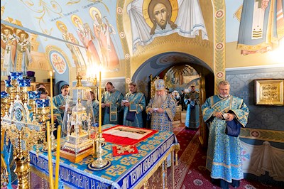 Божественная литургия в Свято-Троицком кафедральном соборе г. Саратова