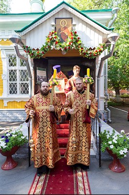 Божественная литургия в храме во имя великомученика и целителя Пантелеимона г. Саратова