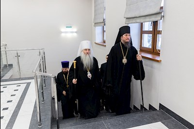 Митрополит Лонгин освятил здание Покровского епархиального управления