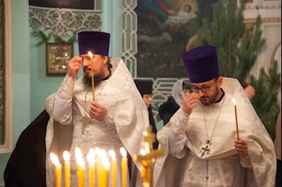 Божественная литургия и панихида в храме в честь Сошествия Святого Духа г. Саратова
