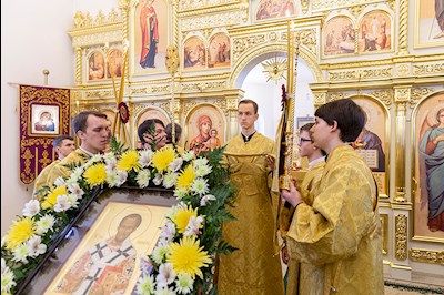 Божественная литургия в храме в честь святителя Иоанна Златоуста в п. Зональный г. Саратова