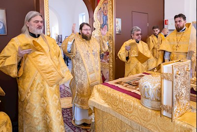 Митрополит Игнатий совершил Божественную литургию в храме святителя Николая Японского г. Саратова