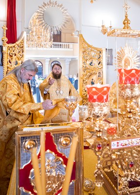 Митрополит Игнатий совершил Божественную литургию в храме во имя святого апостола и евангелиста Иоанна Богослова при СПДС