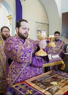 Митрополит Игнатий совершил Божественную литургию в храме святителя Иоанна Златоуста в п. Зональный г. Саратова