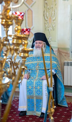 Митрополит Саратовский и Вольский Игнатий совершил вечерню в соединении с Литургией Иоанна Златоуста в Покровском соборе г. Саратова