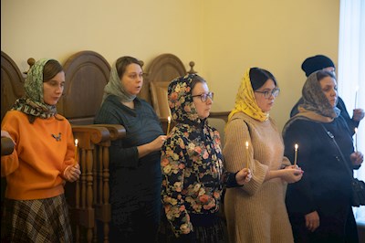 Совершена панихида по саратовским святителям