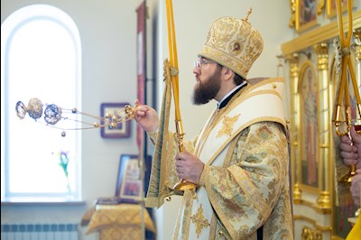 Митрополит Игнатий совершил Божественную литургию в храме святителей Василия Великого, Григория Богослова и Иоанна Златоустого г. Саратова