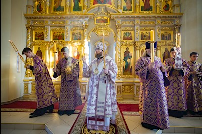 Митрополит Игнатий совершил всенощное бдение с чином выноса Креста в Свято-Троицком кафедральном соборе г. Вольска