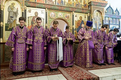 Всенощное бдение на Архиерейском подворье – в храме в честь иконы Божией Матери «Утоли моя печали» г. Саратова