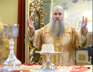 Божественная литургия в храме в честь Покрова Пресвятой Богородицы г.Саратова