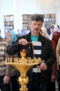 Божественная литургия в Свято-Троицком кафедральном соборе Вольска